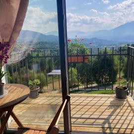 The Mountain View - no children, hotel a Peştera