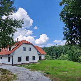 Ubytování U Bohouše, hotel di Horní Radouň
