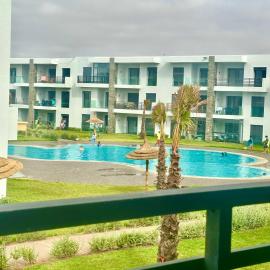 Appartement Cozy avec piscine, hotel in Sidi Rahal
