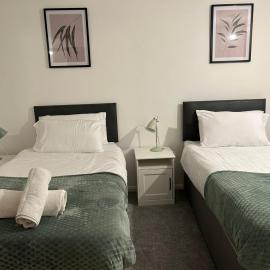 Spacious Comfortable 4 Bedroom House, hotel in Aylesbury
