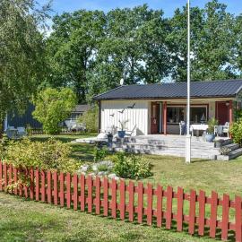 3 Bedroom Gorgeous Home In Färjestaden, hotel a Färjestaden