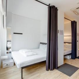 RadZone Hostel, hotel in Singapore