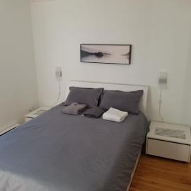 Confort belles chambres privées dans un duplex, hotel in Montreal