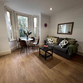 1 Bedroom Apartment with Parking in Melton Mowbray، فندق في ميلتون موبراي