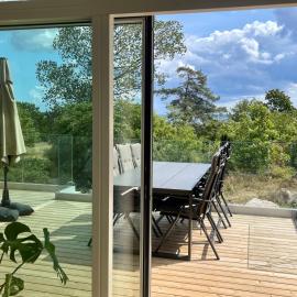 Nybygget hus i Svaneke tæt på klipper, skov og hav, hotell sihtkohas Svaneke