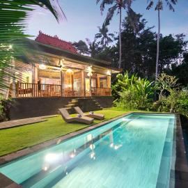 Villa Kupu Kupu Blayu - Amazing Rice Field view Between Canggu and Ubud، فندق في Penebel