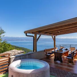 Mystic Place Suite with Jacuzzi and Sea View - Happy Rentals, hotel in Mošćenička Draga