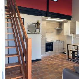 Studio duplex meublé avec place de parking、シュルジェールのホテル