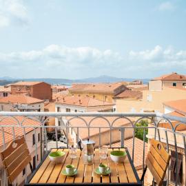 Old Charm - Seaview Apartment
