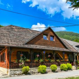 Guest House Martin, Hotel in Korana