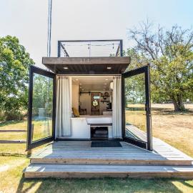 The Honeycomb-Tiny Container Home 12 Min. to Magnolia/Baylor