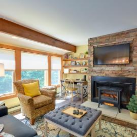 Tasteful Galena Townhome w/ Community Amenities, hotel di Galena