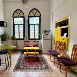 Shazly Inn, хотел в Назарет