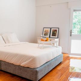 Seaside Elegance and Tranquility: Your Luxurious Porto Getaway, hotel di Porto