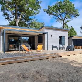 Chalet standing, 6 couchages, piscine chauffée, terrasse privée, proche plage et commerces - FR-1-361-520