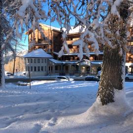 Adonis Valberg, hotell i Valberg