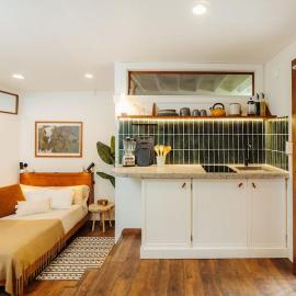 The Pohaku Studio at The Koi House, hotel in Kailua-Kona