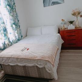 Min Su Rooms, Hotel in Stanwell
