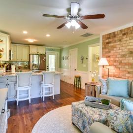Charming Duplex: 12 Mi to UGA & Sanford Stadium!, hotel a Watkinsville