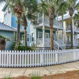Biglows Bungalow - About a quarter mile to PRIVATE Neighborhood Beach Access, Pet Friendly, Community Pool, hotel u gradu 'Destin'