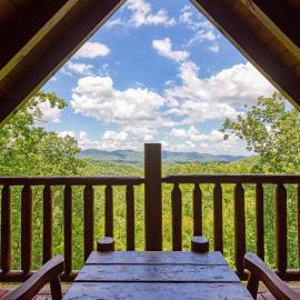 Tree Tops, Hot Tub, Pool table, WIFI, 560 FREE tickets each paid day