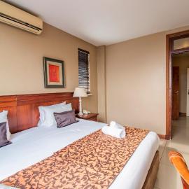 Emakhosini Hotel On East، فندق في ديربان