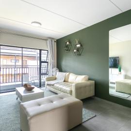 Modern 2 bed apartment, Secure estate, готель у місті Мідранд