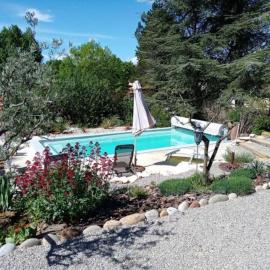 Villa-piscine privative en Haute Provence, hôtel à Oraison