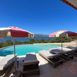 Hotel Riva Beach: Porto-Vecchio şehrinde bir otel
