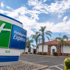 Holiday Inn Express Oakdale by IHG, hotel sa Oakdale