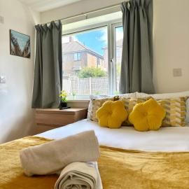 Langdale House - Group Stays Contractors & Families Long or Short Stay - 5 Rooms 7 Beds 3 bathrooms Kitchen, FREE Wi-Fi & Parking, hotel a Derby