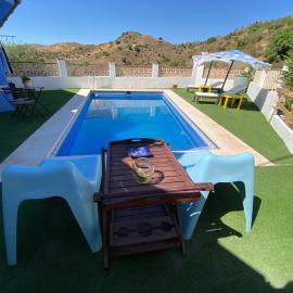 Casa Rural Los Almendros, hotel em Málaga
