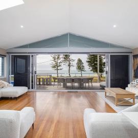 'Stockton Grande' A Sublime Beachfront Family Oasis, hotel a Newcastle