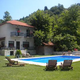 Agrampeli, hotel sa Méga Khoríon