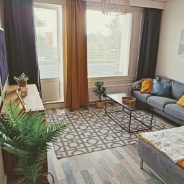 Valoisa yksiö parvekkeella, Hotel in Raisio