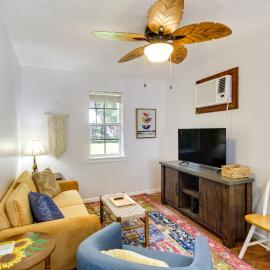 Charming Dtwn Retreat: 1 Mi to Ocean Springs Beach