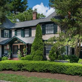 Pinecrest Bed & Breakfast, hotel in Asheville