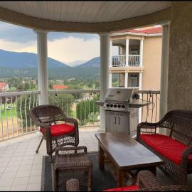 Mountain View Vacation Villa Main Floor Unit, No Stairs, hotel in Fairmont Hot Springs
