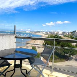 Studio-cabine sur le port de Pornichet avec vue mer, résidence le Galienni, hotel in Pornichet
