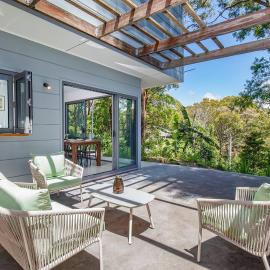 Beach Meets Bush at Expansive Treetop Oasis, hotel a Newcastle