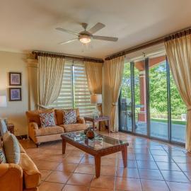 Tropical 2BR Condo with Partial Ocean View - Bougainvillea - Reserva Conchal, хотел в Плайя Кончал