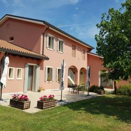 Agriturismo Casa Rossa, hotel i Postioma