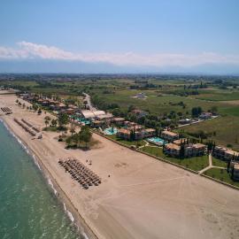Mediterranean Village Hotel & Spa โรงแรมในปาราเลียกาเตอรีนิส