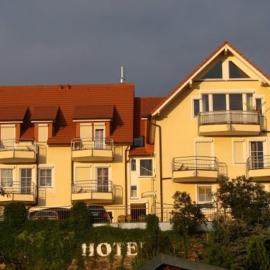 Hotel am Schloss, готель у місті Діппольдісвальде