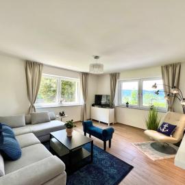 SEE-Residenz ST. ANNA - mit exklusivem Seezugang, hotel in Maria Wörth