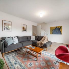 Poppy on the Lane - Experience City-fringe Charm