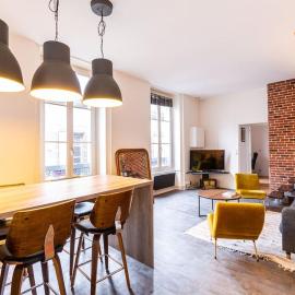 Maison, appartement type Triplex atypique de charme à 5 minutes du port et des plages