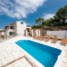 Villa Copun with heated pool, hotel na Rabu