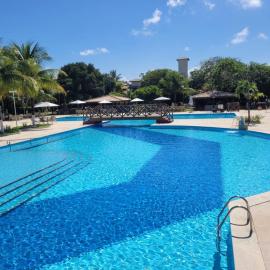 Cond Genipabu Club House a 900mts Praia Guarajuba com Jardim, 3 Quartos, Vagas de Garagem e Cozinha totalmente Equipada, hotel a Camaçari