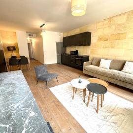 3 Hypercentre - Parking GRATUIT - clim - wifi - Netflix, hotel em Libourne